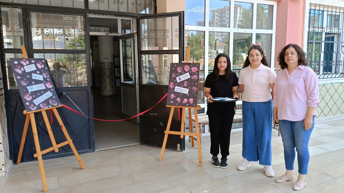 Sanat Dolu Bir Sergi: Öğrencilerin Resimleri Beğeniye Sunuldu